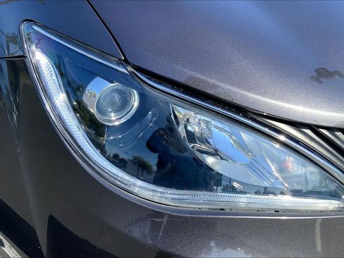 Used 2019 Chrysler Pacifica Limited w/ Advanced Safetytec Group FWD image 27