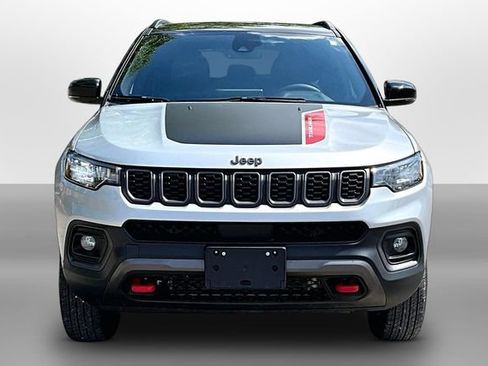 Used 2025 Jeep Compass Trailhawk AWD/4WD image 2
