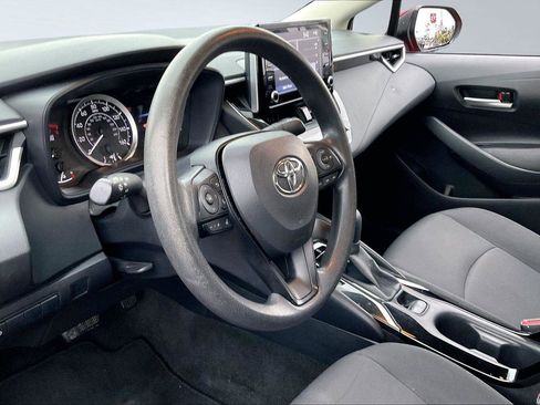 Used 2021 Toyota Corolla LE image 15