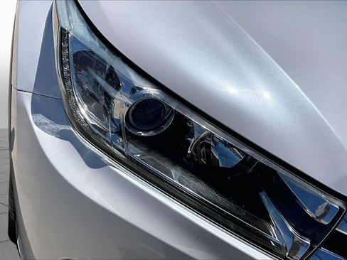 Used 2018 Toyota Highlander Limited FWD image 28