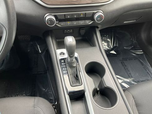 Used 2025 Nissan Altima 2.5 SV image 40