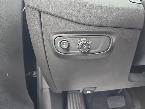 Used 2024 Chevrolet Equinox LS w/ LS Convenience Package FWD image 34