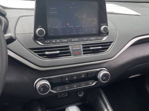 Used 2022 Nissan Altima 2.5 SV w/ SV Premium Package image 13