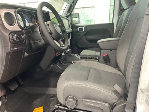 New 2025 Jeep Gladiator Sport AWD/4WD image 15