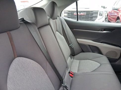 Used 2018 Toyota Camry L image 9