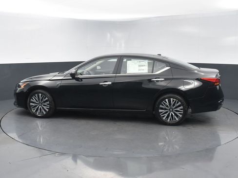 New 2025 Nissan Altima 2.5 SV image 3