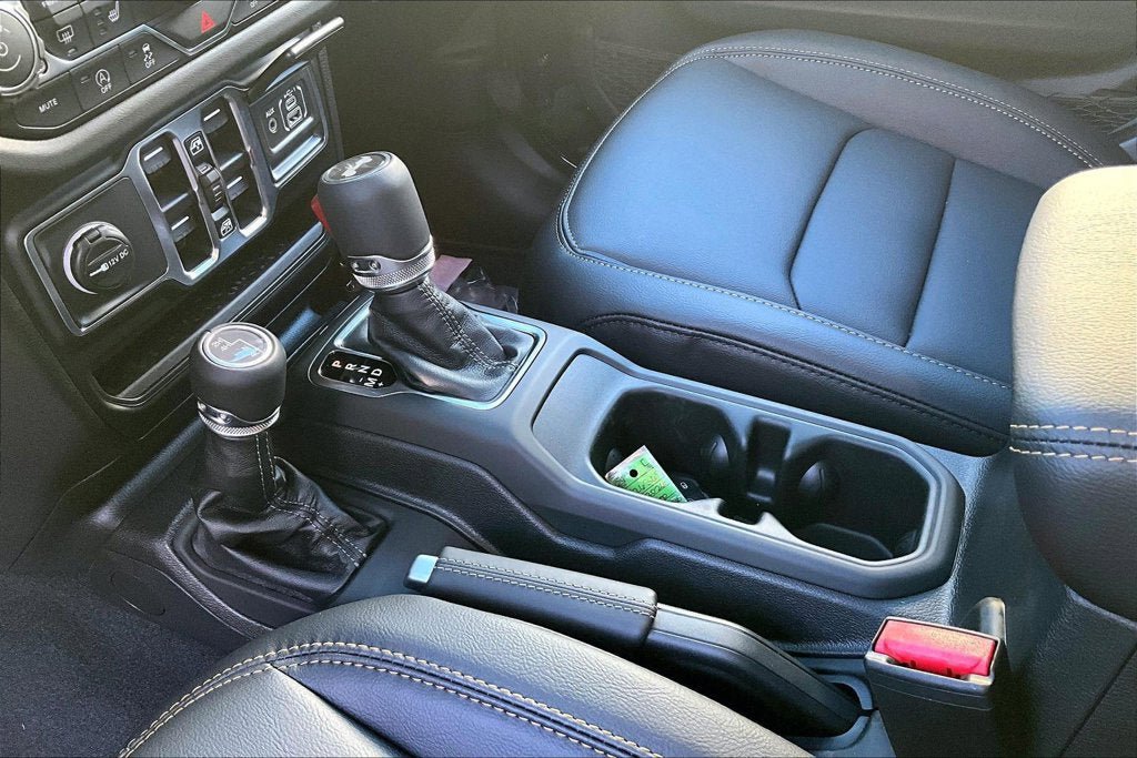 New 2026 Jeep Wrangler Unlimited Sahara AWD/4WD image 10