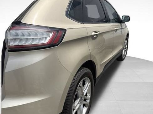 Used 2017 Ford Edge Titanium w/ Technology Package FWD image 6