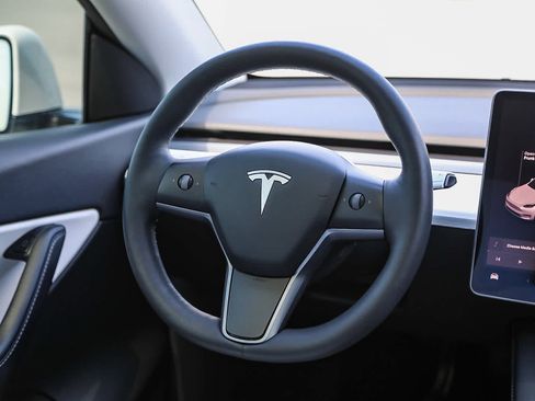 Used 2021 Tesla Model Y Long Range AWD/4WD image 14