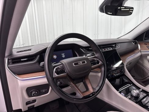 Used 2021 Jeep Grand Cherokee L Summit w/ Luxury Tech Group V AWD/4WD image 19