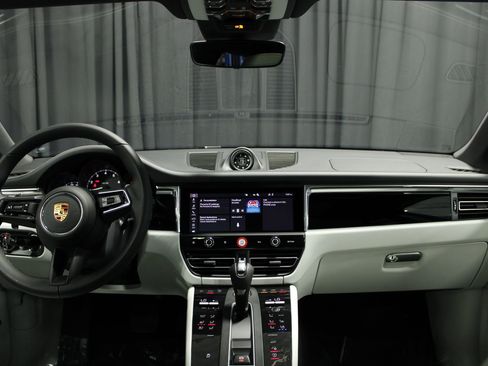 New 2026 Porsche Macan image 4