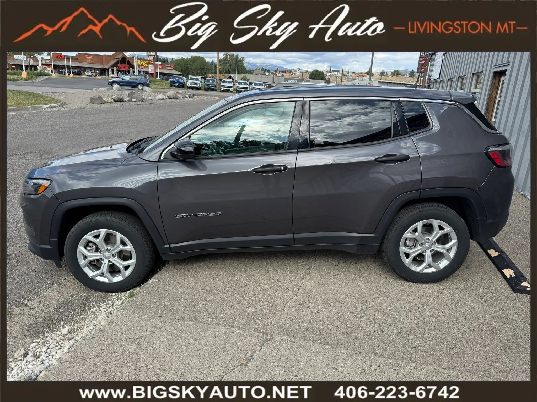 Used 2024 Jeep Compass Sport AWD/4WD image 4