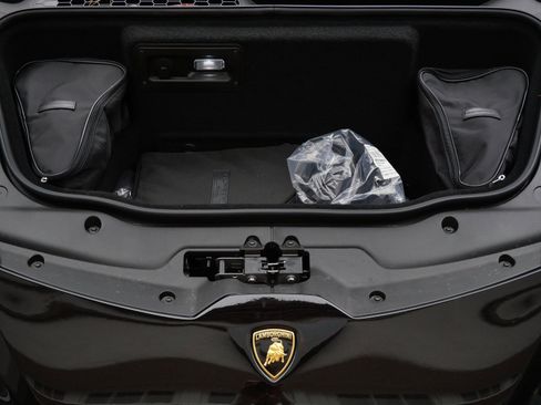 Used 2024 Lamborghini Huracan EVO image 25