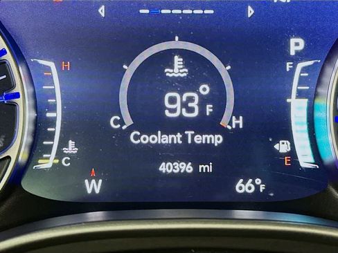 Used 2022 Chrysler Pacifica Touring-L image 19