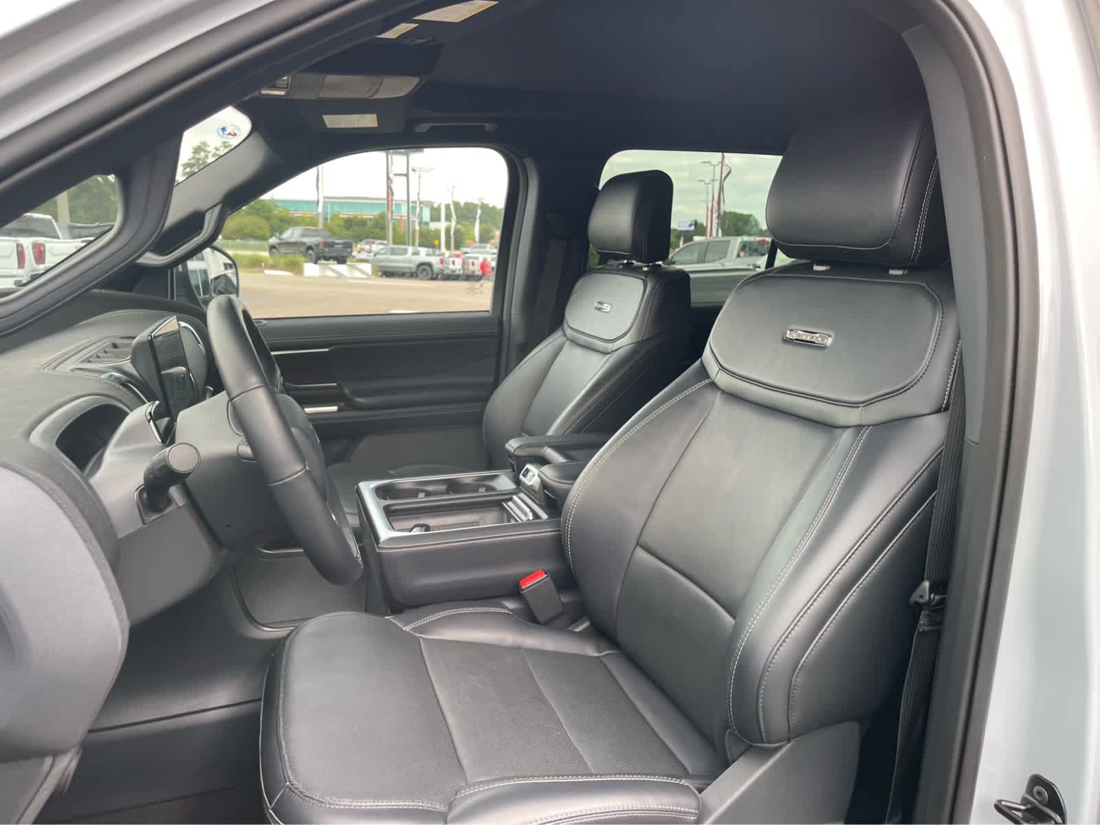 Used 2025 Ford Expedition Platinum w/ Stealth Performance Package AWD/4WD image 12