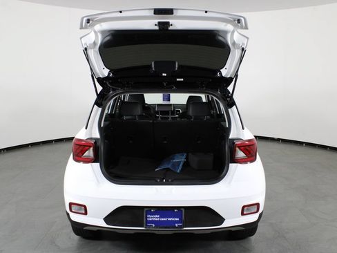Certified 2024 Hyundai Venue Limited FWD image 17
