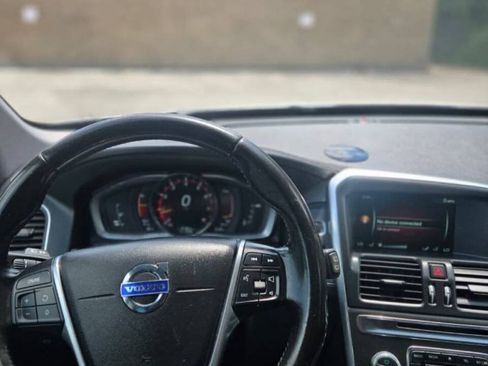 Used 2016 Volvo XC60 T6 AWD/4WD image 15