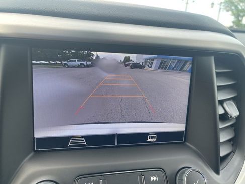 Used 2023 GMC Acadia SLE w/ Driver Convenience Package image 32