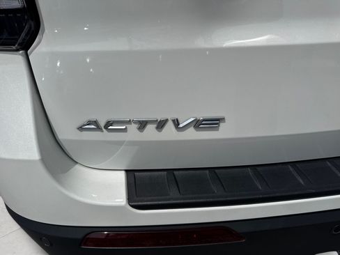 Used 2025 Ford Explorer Active RWD image 42