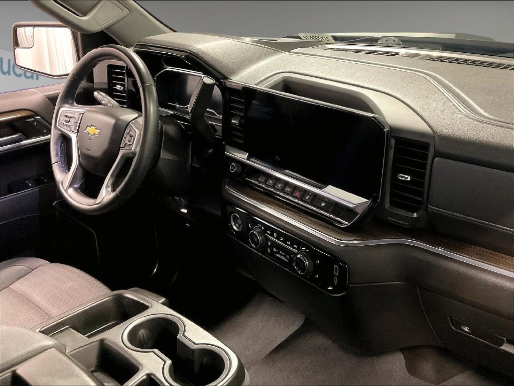 Used 2024 Chevrolet Silverado 1500 LT AWD/4WD image 14