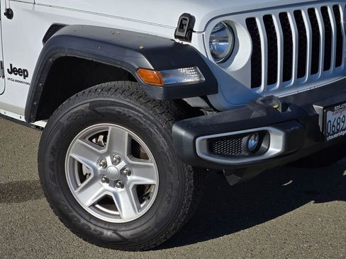 Used 2023 Jeep Gladiator Sport AWD/4WD image 9