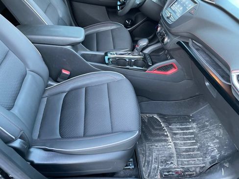 Used 2023 Chevrolet TrailBlazer RS FWD image 12