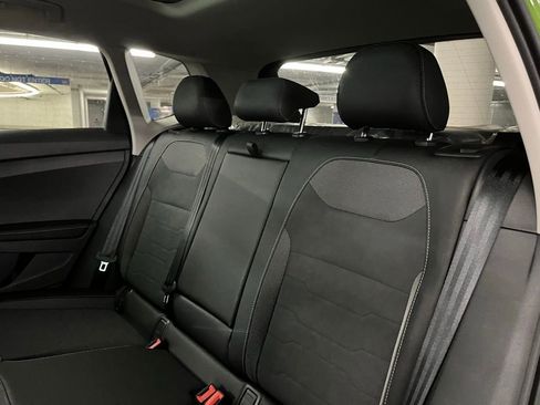 New 2025 Volkswagen Taos SE image 21