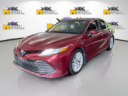 Used 2018 Toyota Camry FWD image 1