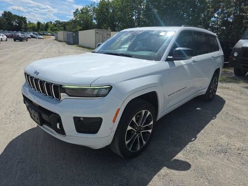 Used 2022 Jeep Grand Cherokee L Overland w/ Luxury Tech Group IV AWD/4WD image 3