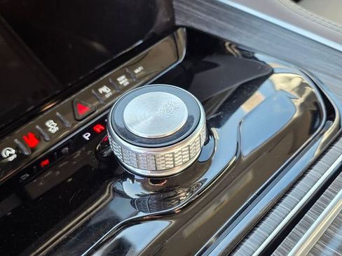 Used 2024 Jeep Wagoneer L Series II image 35