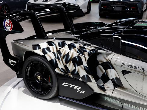 Used 2020 McLaren Senna RWD image 26