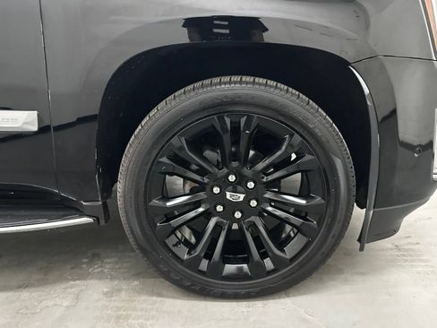 Used 2019 Cadillac Escalade ESV Luxury AWD/4WD image 64