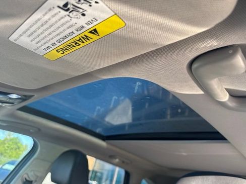 Used 2022 Kia Sorento EX w/ Panoramic Sunroof Package FWD image 13