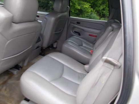 Used 2005 Chevrolet Tahoe Z71 w/ Preferred Equipment Group RWD image 26