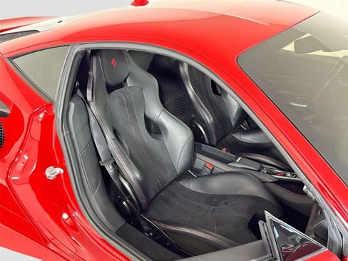 Used 2021 Ferrari F8 Tributo image 27