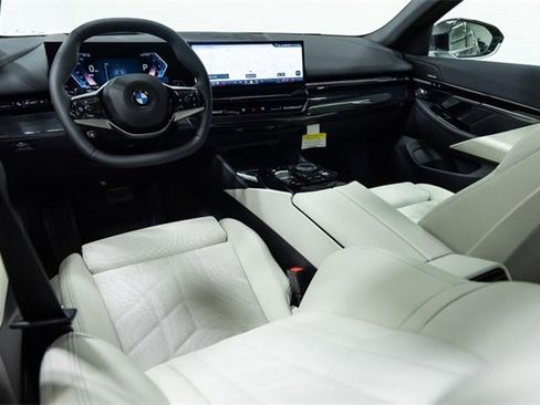 New 2026 BMW 530i xDrive w/ Premium Package image 22