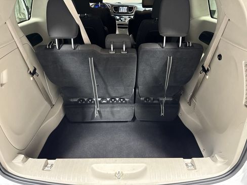 Used 2022 Chrysler Voyager LX FWD image 31