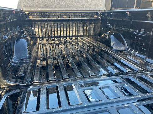 Used 2022 Chevrolet Colorado LT w/ LT Convenience Package image 31