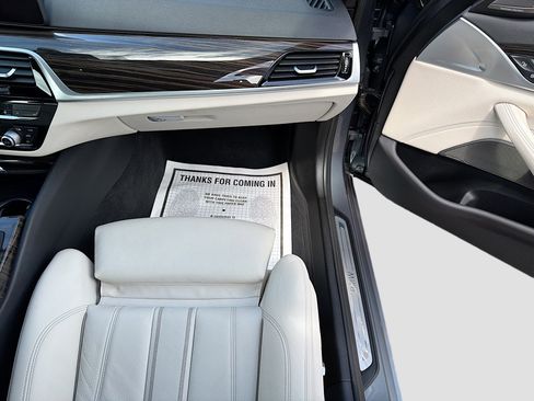 Used 2021 BMW 540i w/ Premium Package image 18