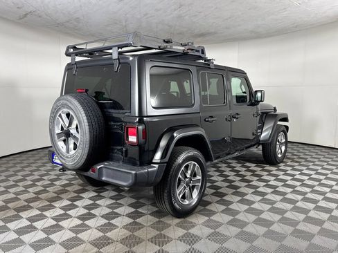 Used 2022 Jeep Wrangler Unlimited Sahara AWD/4WD image 5
