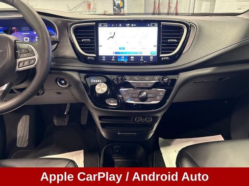 Used 2025 Chrysler Pacifica Select FWD image 10