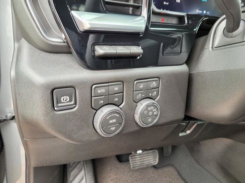 New 2026 Chevrolet Silverado 3500 High Country w/ Technology Package AWD/4WD image 17