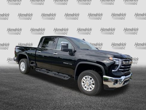 Used 2024 Chevrolet Silverado 2500 LTZ image 2