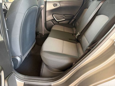Used 2025 Kia Soul LX w/ LX Technology Package FWD image 23