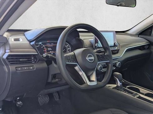 Used 2024 Nissan Altima 2.5 SV FWD image 3