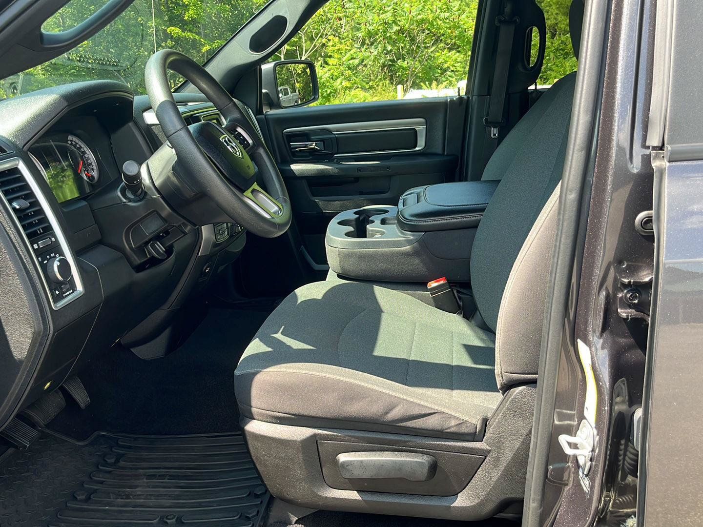 Used 2022 RAM 1500 Warlock w/ Warlock Decor Package AWD/4WD image 9