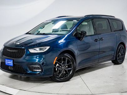 Used 2025 Chrysler Pacifica Limited