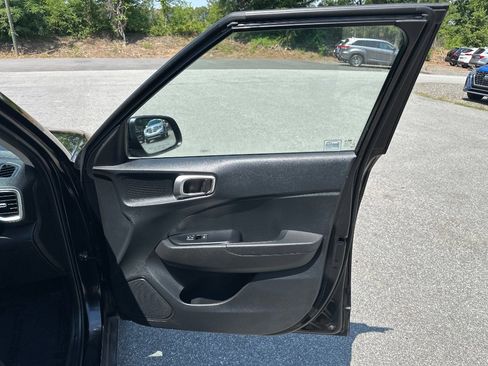 Used 2021 Hyundai Venue SE FWD image 19