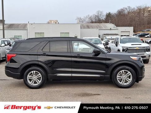 Used 2023 Ford Explorer XLT w/ Equipment Group 202A image 9