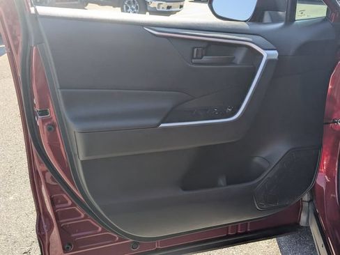 Used 2021 Toyota RAV4 LE FWD image 9